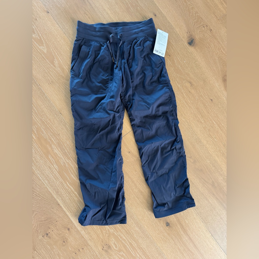 Lululemon Mid-rise dance studio 8S